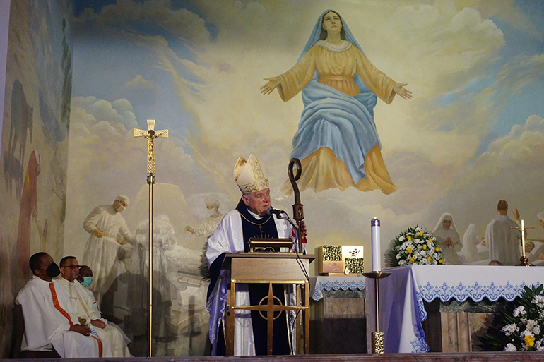 Archbishop Thomas Wenski preaches the homily during a Mass in the chapel of Mercy Hospital, Miami, on the feast of Our Lady of Mercy, and alsothe vigil of the 26th Sunday in Ordinary Time, Sept. 24, 2022.