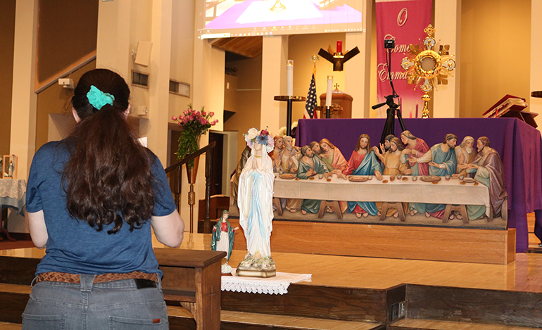 Vicky Yardley leads prayer Dec. 2, 2022 at St. Gabriel Church in Pompano Beach on the first day of the Archdiocese of Miami's first Rosary Congress, which featured Mass, rosary prayer and 24-hour adoration at six parishes over seven nights, culminating on the feast of the Immaculate Conception, Dec. 8.