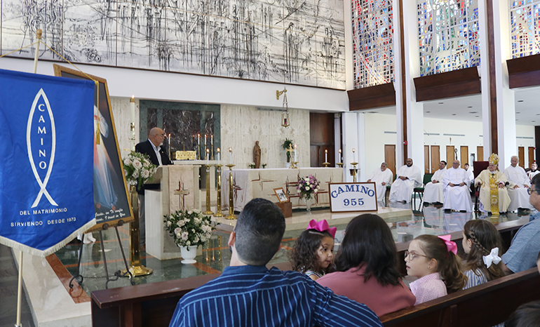 El movimiento de preparación prematrimonial Camino del Matrimonio cumple 50 años en la Arquidiócesis de Miami. Fernando Gómez, coordinador del movimiento, durante la Misa de aniversario dijo que en estas cinco décadas se ha servido a 50,615 parejas, se han realizado 955 retiros, incluyendo 28 realizados por Zoom durante la pandemia de coronavirus.