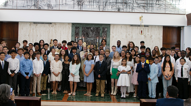 Approximately 130 altar servers from Miami-Dade, Broward, and Monroe counties were honored for their service during the Altar Server Awards ceremony on Saturday, April 20, 2024, at St. John Vianney College Seminary. The event was organized by the Serra Clubs of Miami and Broward.