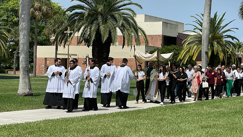 As part of the small Eucharistic Congress in the Archdiocese of Miami, more than 200 participants of the 14 Hispanic Apostolic Movements and other archdiocesan groups, processed with the Blessed Sacrament July 20, 2024, on the grounds of St. John Vianney College Seminary in Miami.