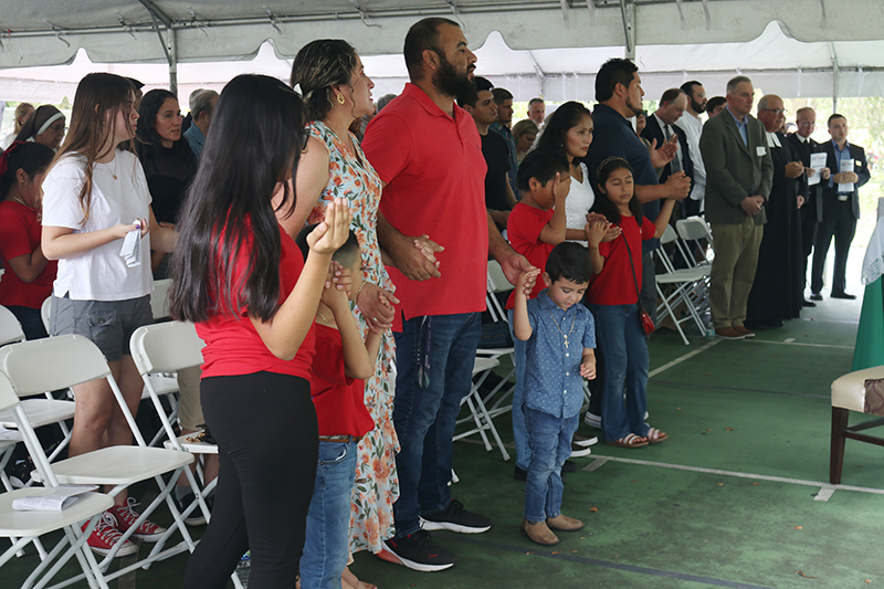 Several migrant families with children beginning school at the new De La Salle Little School attended the school blessing Mass celebrated by Archbishop Thomas Wenski on August 18 at the De La Salle Educational Center in Homestead. Representatives of the De La Salle Brothers from the District of the Antilles of Mexico South and the District of Eastern North America were also present.