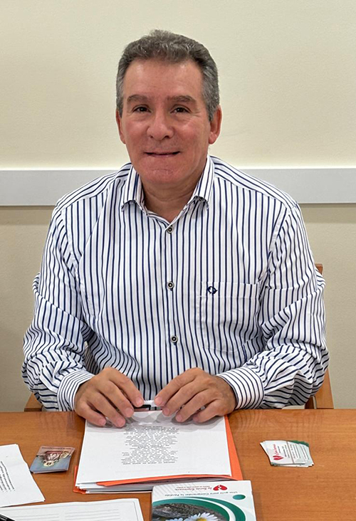 Arlex Cardona, desde el 2015 a través del grupo de apoyo para el duelo la Buena Esperanza ayuda a las personas en el proceso de sobrepasar la pérdida de un ser querido.