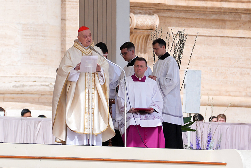 Cardinal Angelo Comastri, retired archpriest of St. Peter’s Basilica, reads the homily prepared by Pope Francis for Easter morning Mass in St. Peter’s Square at the Vatican April 20, 2025.