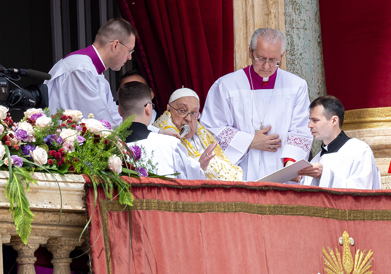Pope Francis gives his blessing "urbi et orbi" (to the city and the world) from the central balcony of St. Peter's Basilica at the Vatican April 20, 2025.