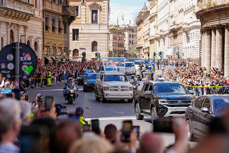 ADOM Thousands line streets of Rome to bid final farewell to Pope