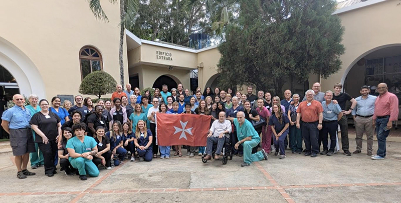This team of 85 doctors, nurses, pharmacists, and volunteers recently returned from their twice-yearly medical mission to the ILAC Center in Santiago, Dominican Republic, sponsored by the Cuban Association of the Order of Malta. In a five-day period, the medical team treated close to 1000 patients.