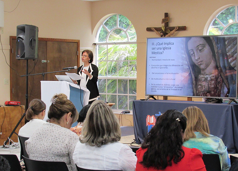 La Dra. Dora Tobar, directora del Ministerio Hispano de la Diócesis de Austin, Texas, recordó que “tenemos que encontramos en Cristo sin importar el color del rostro”, durante su conferencia sobre “La Virgen de Guadalupe: icono profético de la Iglesia en América”. Esta charla fue parte de la Segunda Conferencia de Teología organizada por el Instituto Pastoral del Sureste para el Ministerio Hispano, SEPI, del 18 al 20 de julio de 2025.