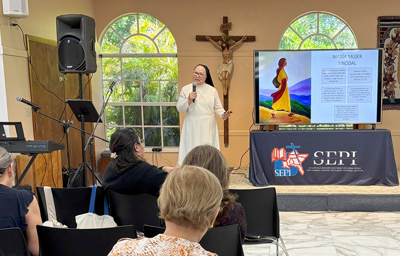 La Hna. Dominica de la Presentación Rosmery Castañeda, dijo que “la sinodalidad invita a vivir la Iglesia desde la escucha”. La charla de la Hna. Catañeda fue parte de la Segunda Conferencia de Teología organizada por el Instituto Pastoral del Sureste para el Ministerio Hispano, SEPI, del 18 al 20 de julio de 2025.