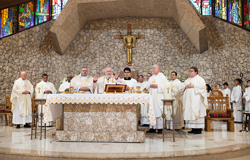 Archbishop Thomas Wenski celebrates the installation Mass of Father Ryan Saunders as pastor of St. David Church in Davie, Oct. 12, 2025. Several archdiocesan priests concelebrated with him.