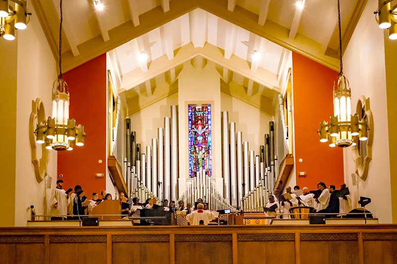 The pontifical archdiocesan choir sings during the closing Mass of the 2025 Jubilee Year at St. Mary’s Cathedral Dec. 27, 2025. The choir accompanied the Mass with sacred chants and polyphony.
