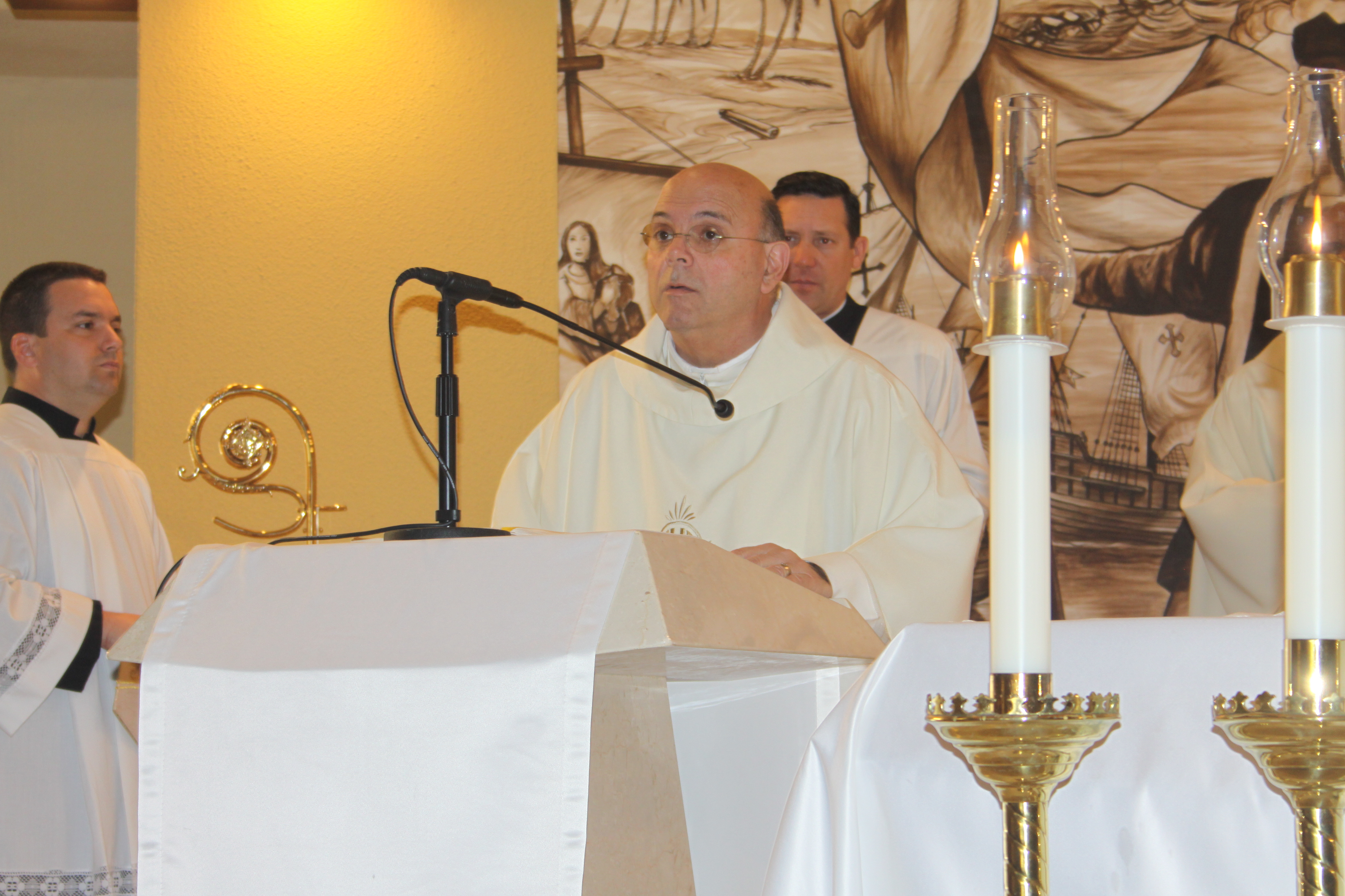 April 26, 2017
Miami
Rocío Granados

Father Fernando Hería, rector of the Shrine of Our Lady of Charity, proclaimed the Gospel during the Mass marking the 400th anniversary of the beginning of the charism of St. Vincent de Paul, founder of the Daughters of Charity, who have served at the shrine since 1972.

Mass celebrated by Archbishop Wenski on the occasion of the 400th anniversary of the charism of St. Vincent de Paul, founder of the religious order of the Daughters of Charity, who serve at the Shrine of Our Lady of Charity.