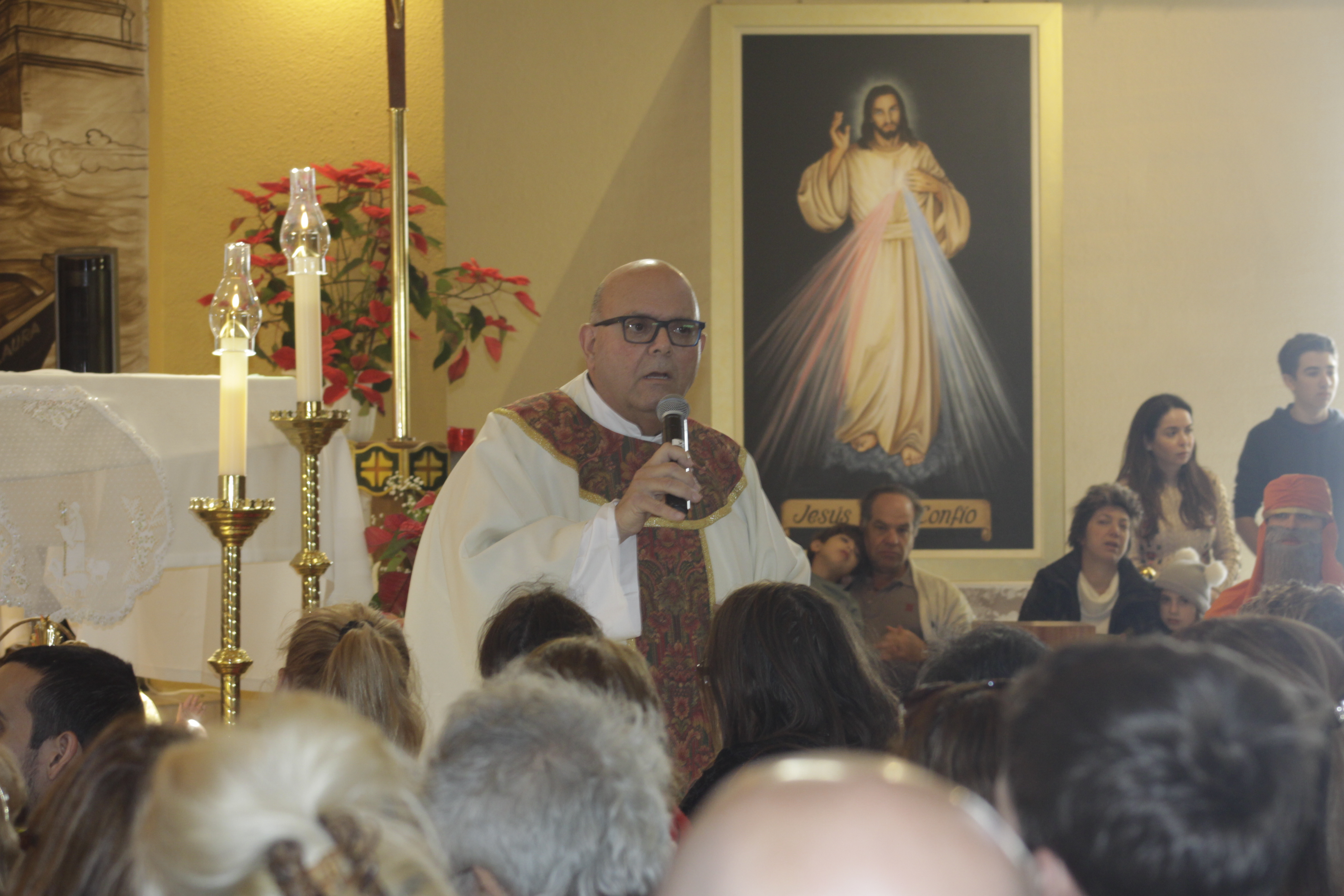 January 6, 2018
Miami
Rocío Granados

Father Fernando Hería, rector of the Shrine of Our Lady of Charity, celebrated Mass for children and their families on Jan. 6, the Feast of the Epiphany, at the shrine, where children were honored with the distribution of toys, games, raffles, a live Nativity scene and the arrival of the Three Kings.

Celebration of Children’s Day on the Feast of the Epiphany at the Shrine of Our Lady of Charity. Free toy distribution for children, games, clowns and other activities.