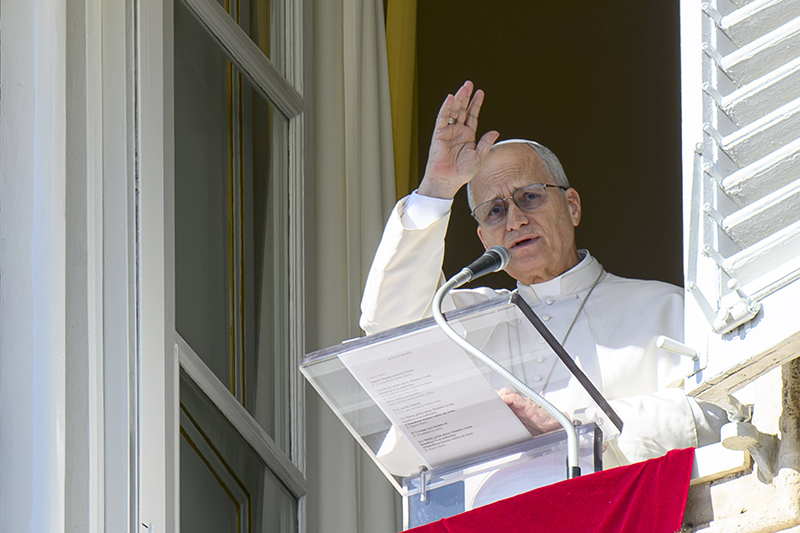 El Papa León XIV reza el Ángelus en la plaza de San Pedro del Vaticano, el 1 de febrero de 2026.