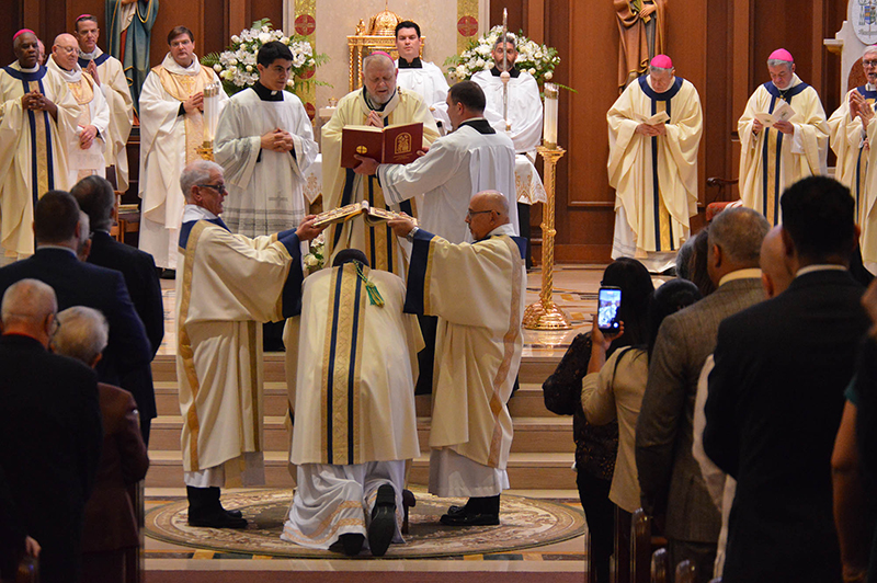 The book of the Gospels is raised over the head of Bishop-Elect Manuel de Jes&uacute;s Rodr&iacute;guez during his ordination Mass Feb. 24, 2026.