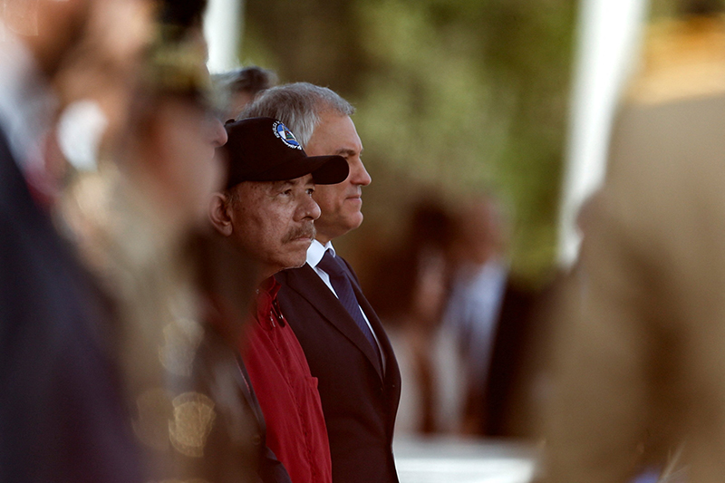 El presidente de Nicaragua, Daniel Ortega, es visto en Caracas, Venezuela, en una academia militar el 10 de enero de 2025, día de la toma de posesión del presidente venezolano Nicolás Maduro para un tercer mandato de seis años.