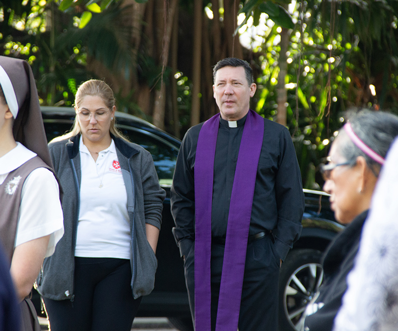 Jaclyn Don C&aacute;ceres, youth coordinator for the Cuban Association of the Order of Malta, and Father Richard Vigoa, pastor of St. Augustine Parish in Coral Gables, pray the 5-mile Via Crucis (Stations of the Cross) Mar. 21, 2026. The event was organized by the Cuban Association, with Don C&aacute;ceres facilitating the event and Father Vigoa accompanying pilgrims as the Cuban Association chaplain.