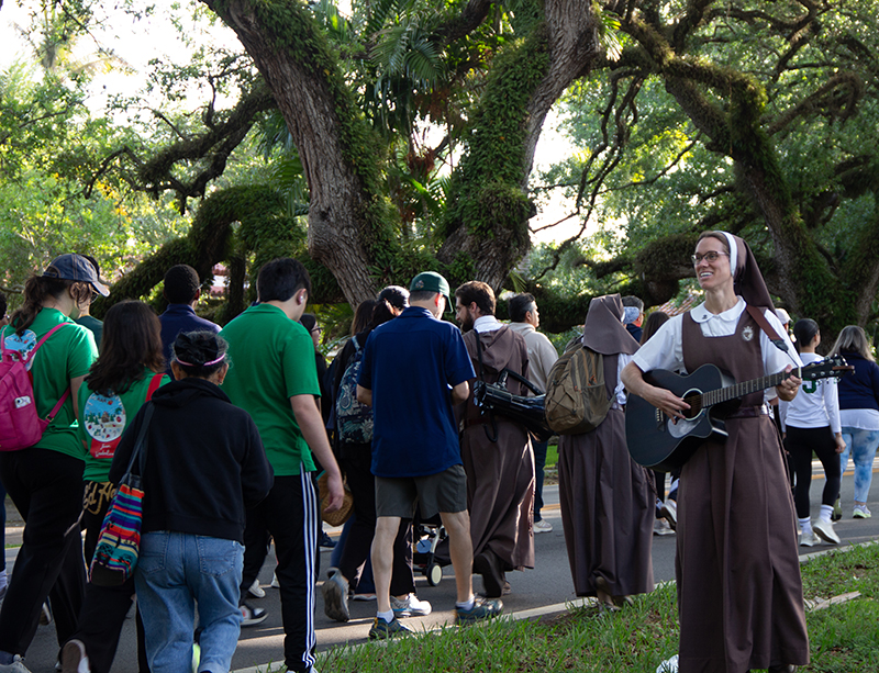 Sister Rachel Mariana of the Servants of the Pierced Hearts brought a guitar along on the 5-mile Via Crucis (Stations of the Cross) on Mar. 21, 2026, organized by the Cuban Association of the Order of Malta. The pilgrimage began at Church of the Little Flower Parish in Coral Gables, with the National Shrine of Our Lady of Charity in Miami as the final destination.