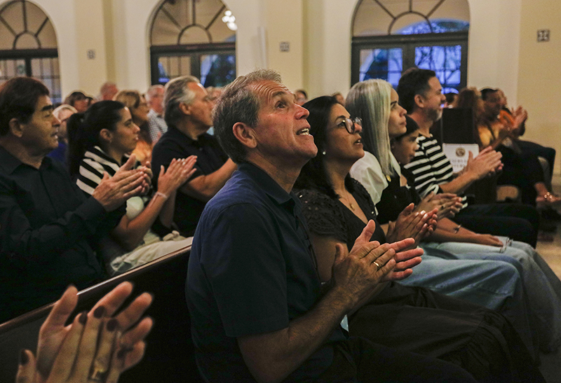 Parishioners sing during the official launch of C&iacute;rio de Nazaret USA 2026 at Corpus Christi parish in Miami, on Saturday June 18th., 2026.