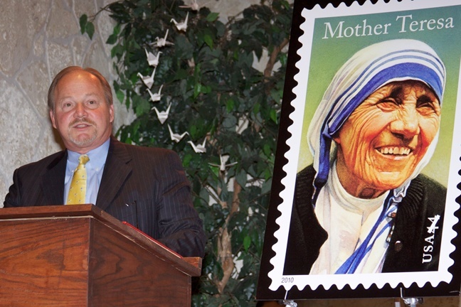 Fort Lauderdale Postmaster Jerry Long dedicated the Mother Teresa stamp to Father Roger Holoubek, pastor of St. Maurice, and his congregation.