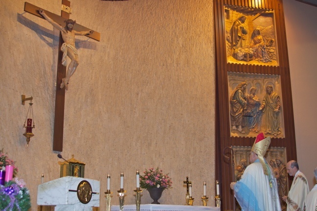 Before the recessional, Archbishop Wenski bows before the altar at Immaculate Conception Church.