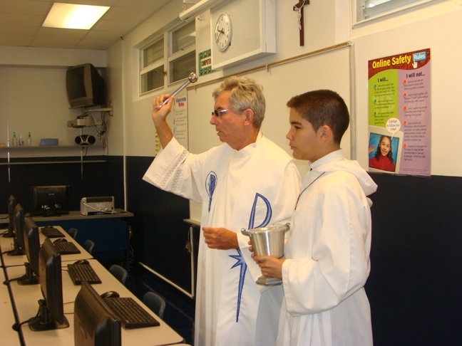 Pastor Computer ADOM :: Good Shepherd School has new computer lab