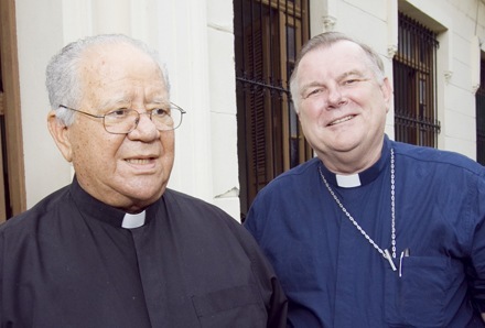 Mons. Pedro Meurice recibi� a Mons. Thomas Wenski y a una delegaci�n de peregrinos del sur de la Florida en el Santuario de la Virgen del Cobre, Cuba, el pasado mes de febrero.