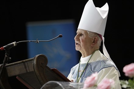 Bishop Roman tells one of his parable at the end of the Mass.