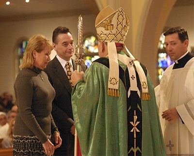 Archbishop Thomas Wenski gives the One in Faith award to Stephen and Ruth Pyle of St. Bonaventure Parish in Davie.