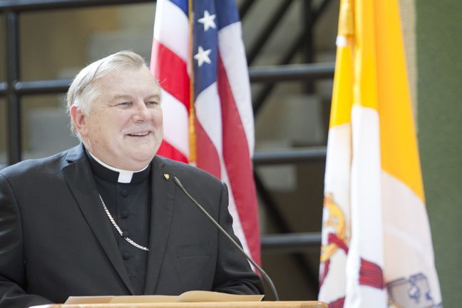 El arzobispo Thomas Wenski habla durante la conferencia de prensa en que anunci�  la peregrinaci�n de cat�licos del Sur de la Florida a Santiago y La Habana para participar en las misas papales.
