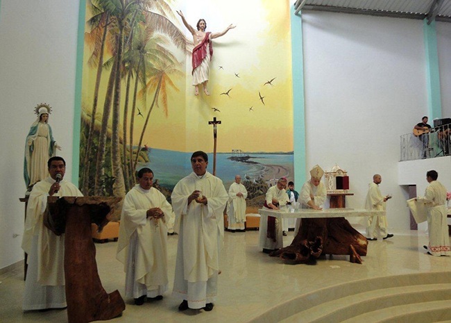 Archbishop Thomas Wenski and Bishop Manuel Valarezo anoint the altar of the Parroquia Cristo Salvador in the Galapagos.