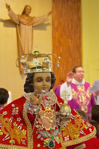 Seen here in the background, Father Carlos Vega, pastor at St. Bernard Church, called upon the children present at the Mass to come to the altar and participate in a special blessing in honor of the arrival of the image of  "El Santo Niño."