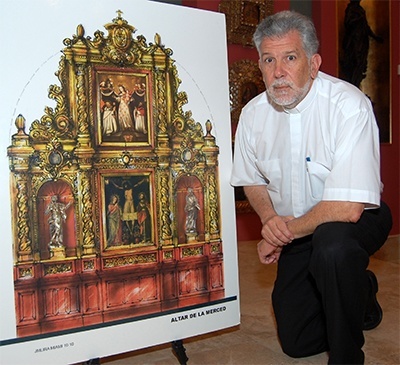 El P.José Luis Menéndez con la representación de la apariencia final del altar de La Merced.