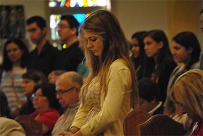 Sydney Klyczek, a 10th grader from Chaminade-Madonna College Preparatory in Hollywood, prays as Archbishop Thomas Wenski blesses the archdiocese's March For Life pilgrimage group.
