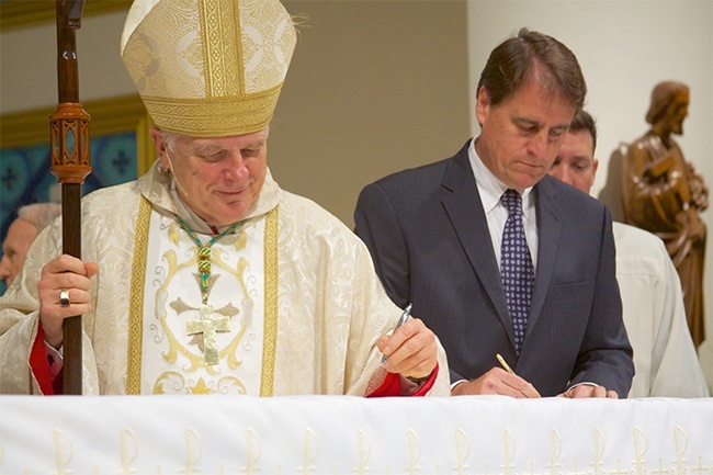 Archbishop Thomas Wenski and Jack Seiler, mayor of Fort Lauderdale, sign the declaration officially consecrating the City of Fort Lauderdale.