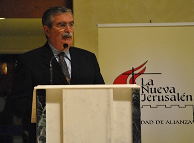 La Nueva Jerusalen coordinator, Bill Brown, addresses the community after a Mass celebrating the group's 30th anniversary at St. Timothy Church in Miami Feb. 15.