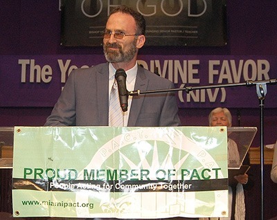 Rabbi Tom Heyn of Temple Israel of Greater Miami addresses PACT's Nehemiah Action Assembly.
