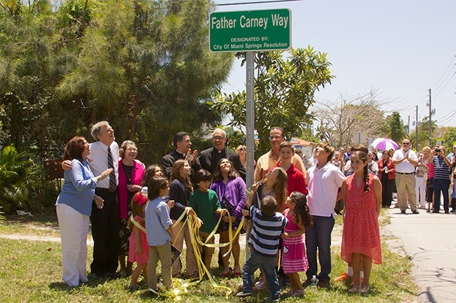 On April 27, the City of Miami Springs designated a street in honor of longtime Blessed Trinity pastor Father Joseph Carney. Over 100 parishioners and city council members attended the the event, along with Father Carney’s brother, Tim, who traveled with his wife from Cleveland, Ohio.