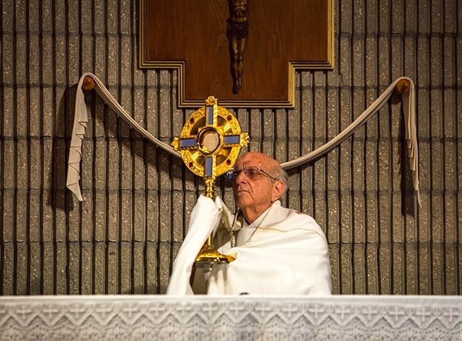 Deacon John Lorenzo, of St. Mark Parish in Southwest Ranches, leads eucharistic adoration in the parish chapel for a group of eighth graders from St. Mark School.
