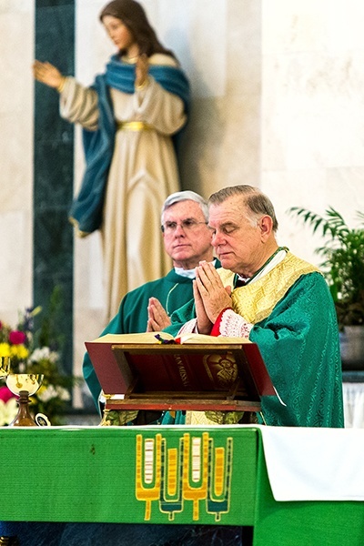 Miami Archbishop Thomas Wenski presides at an Aug. 16 Mass commemorating the 100th anniversary of the death of Pope St. Pius X, held at St. Pius X Parish in Fort Lauderdale. With him is Father Gerald Morris, pastor of St. Pius X Parish.