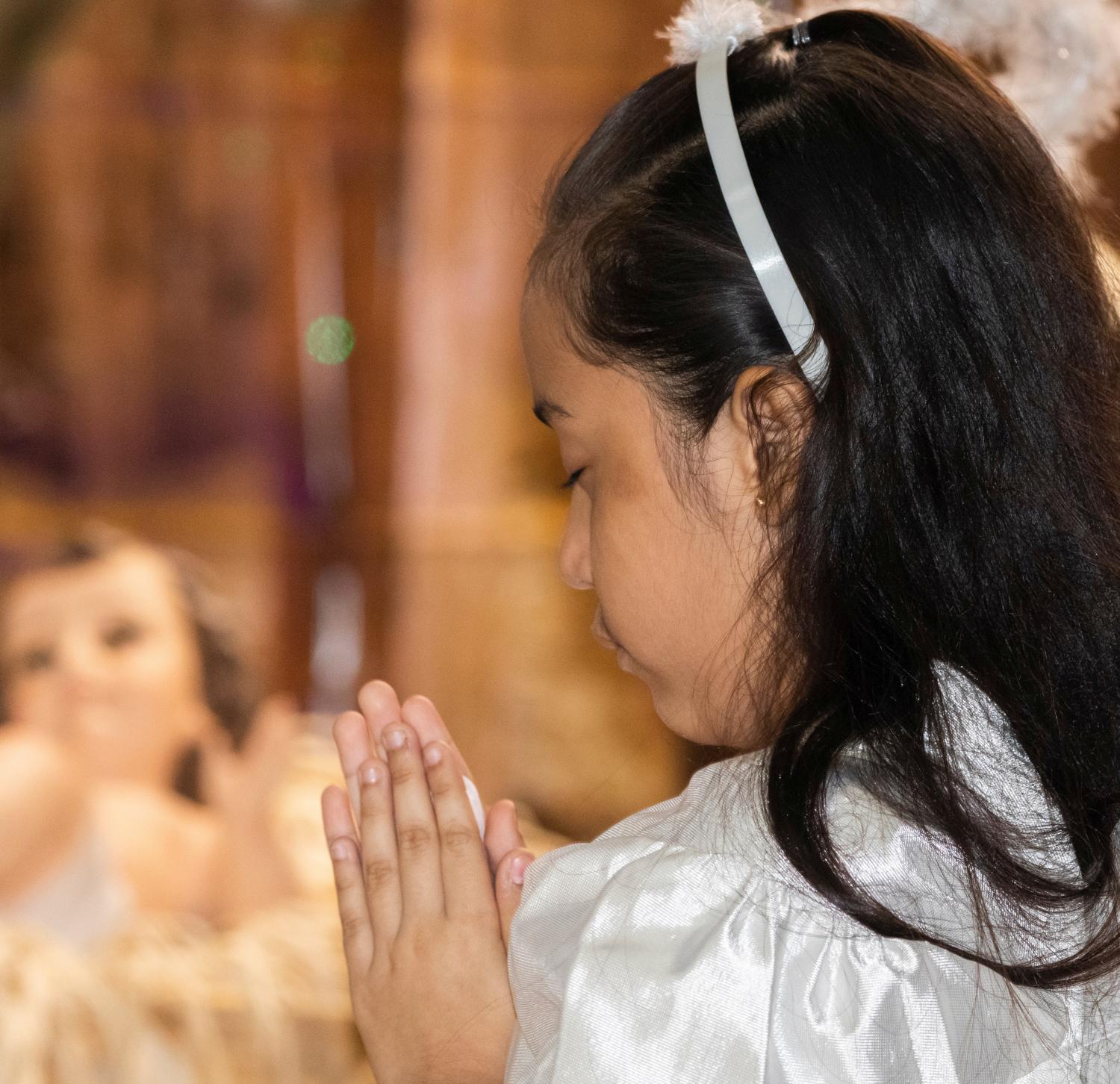 ADOM Two very different Nativity scenes at Gesu