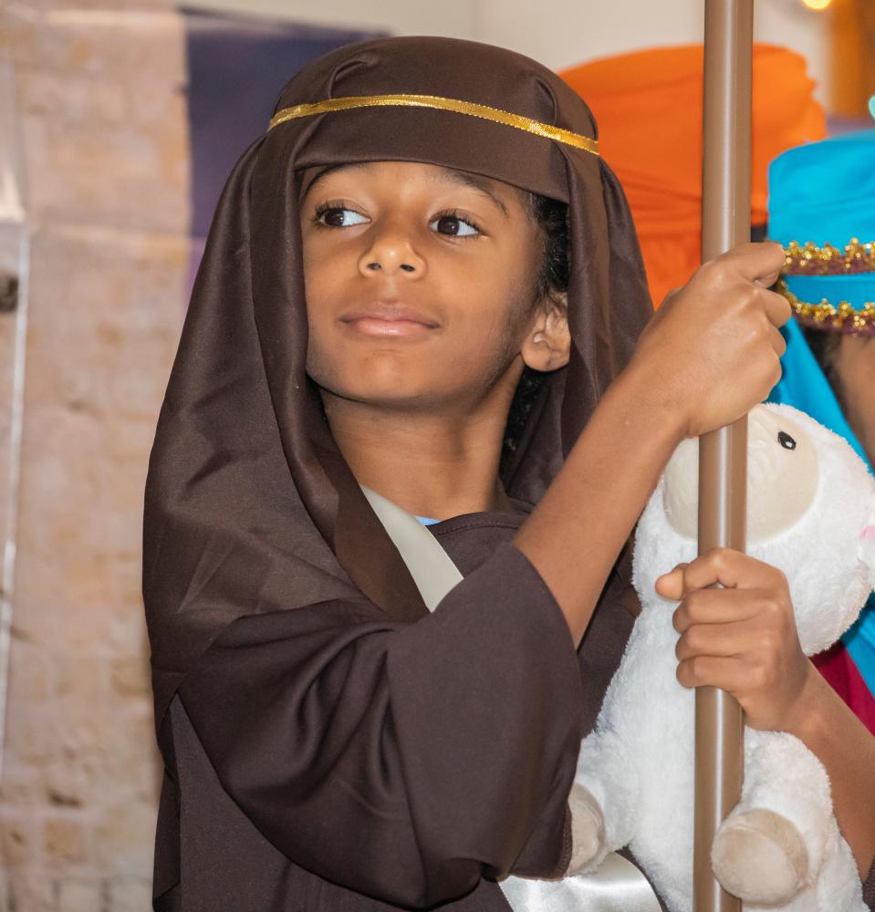 ADOM Two very different Nativity scenes at Gesu