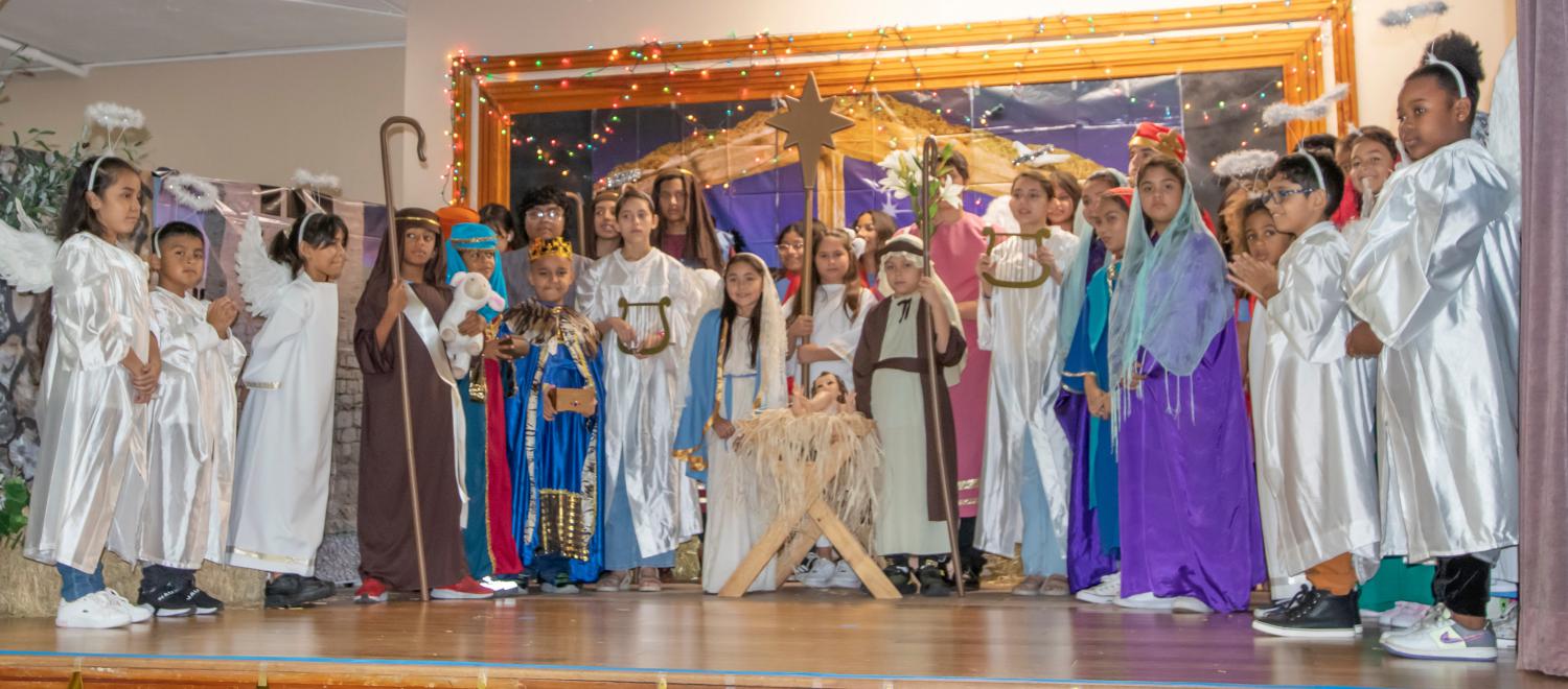 ADOM Two very different Nativity scenes at Gesu