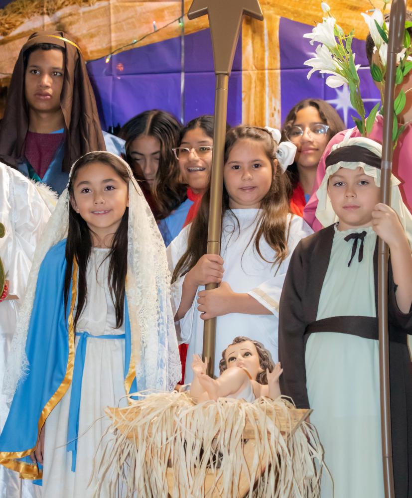 ADOM Two very different Nativity scenes at Gesu